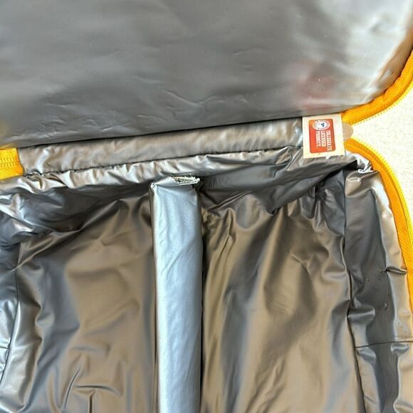 IOWA HAWKEYES NCAA OFFICIALLY LICENSED LUNCH BOX Cooler - Picture 10 of 10